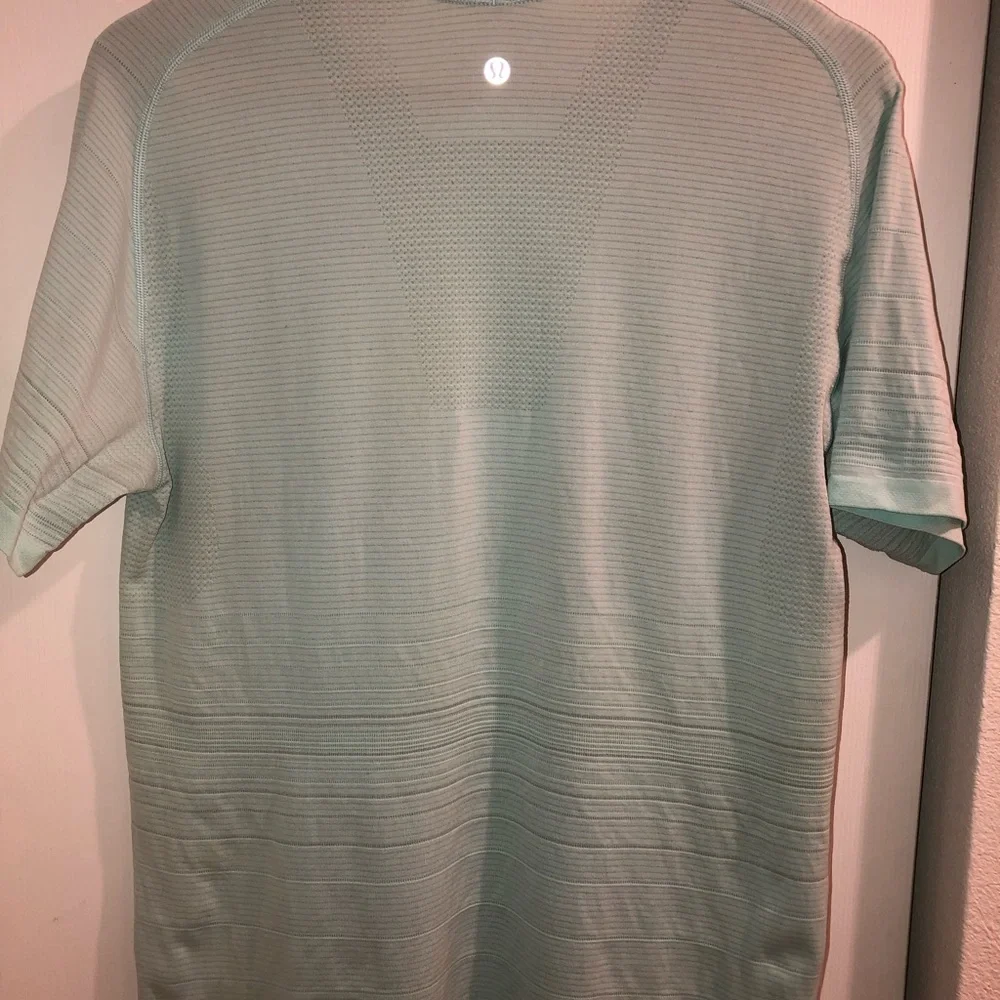 Lululemon Mens Metal Vent Tech Short Sleeve Medium Aquamarine Stripe - Picture 2 of 6